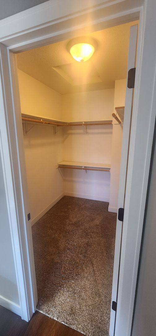 Building Photo - Beautiful 3 Bed Town Home for Rent