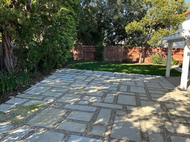 Building Photo - 4BD/$5650 MO/ 1 STORY HOME/WESTLAKE VILLAGE