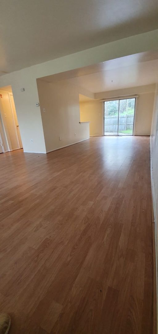 Building Photo - Condo for rent with parking and yard large...