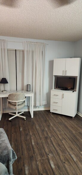 Building Photo - 147 SE Wilderness Dr