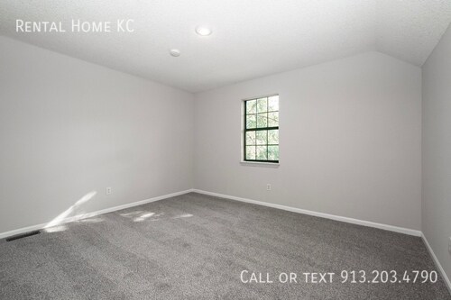 Building Photo - 7434 Santa Fe Dr