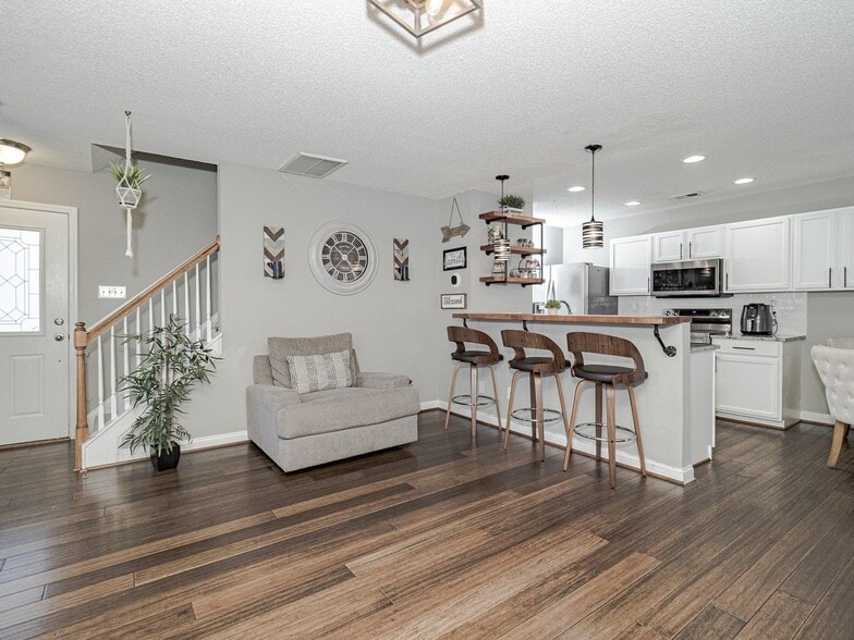Building Photo - 8117 Bright Oak Trail