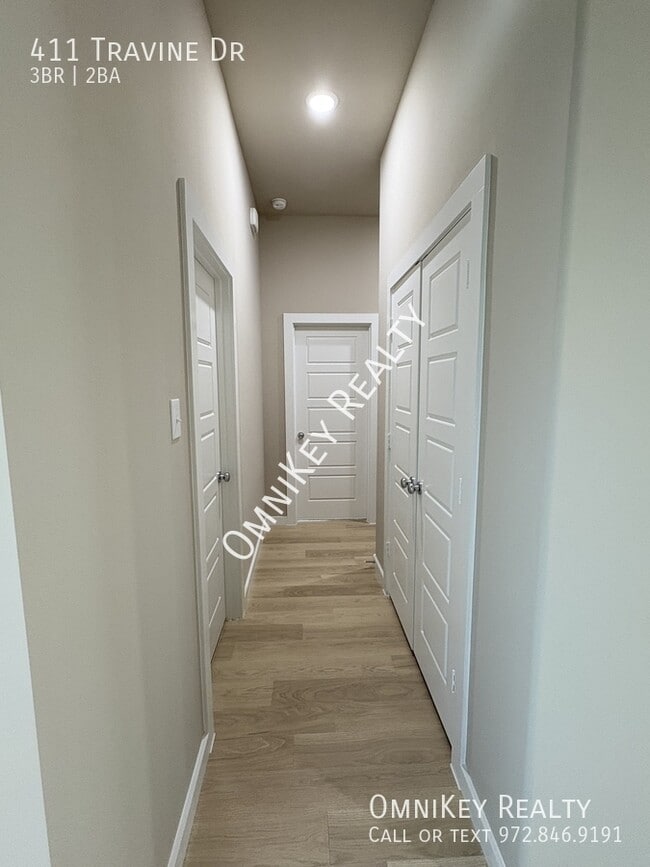 Building Photo - 411 Travine Dr