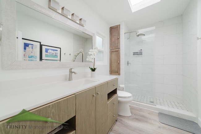 Building Photo - 341 N Sierra Ave