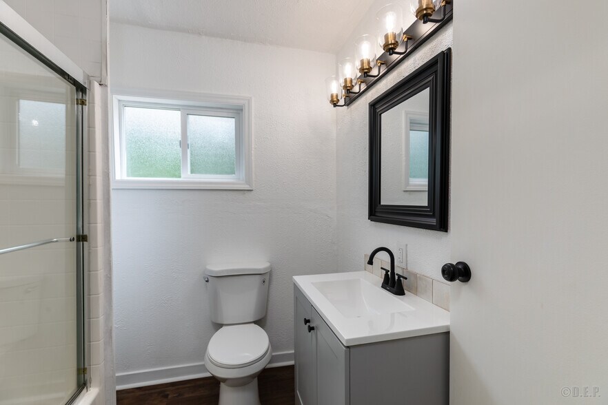 Building Photo - 410 W C St