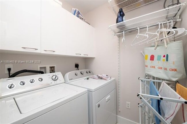 Building Photo - 15901 Collins Ave