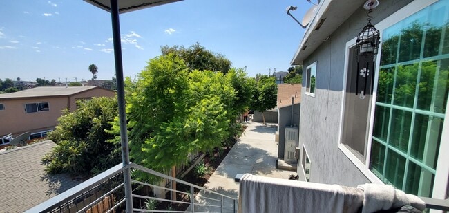 Building Photo - 4255 1/2 Altadena Ave.