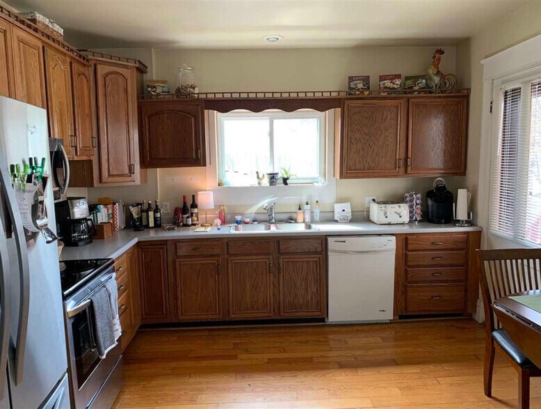 Building Photo - 610 Fenelon Pl