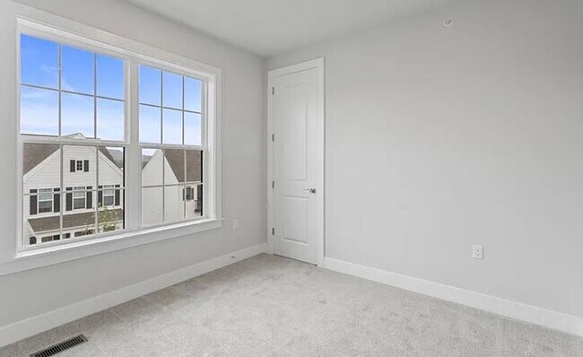 Building Photo - 405 Cranford Way