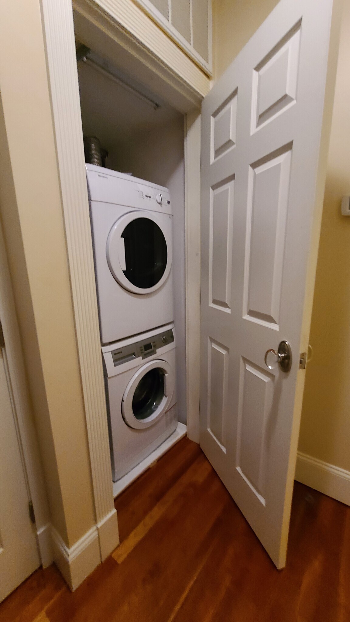 Building Photo - 16 Temple St