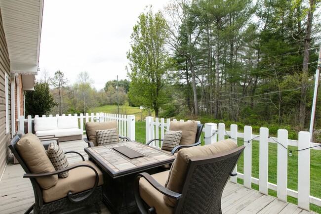 Building Photo - 3BR/2BA Home with Detached Garage – Fletch...