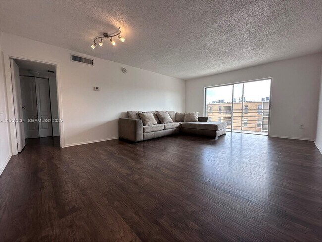 Building Photo - 4848 NW 24th Ct