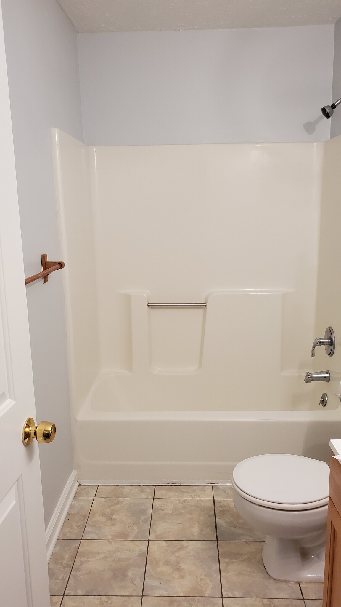Full bath upstairs - 1503 5th St