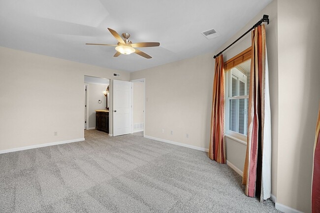 Building Photo - Spacious 2-Bedroom, 2-Bath Condominium in ...