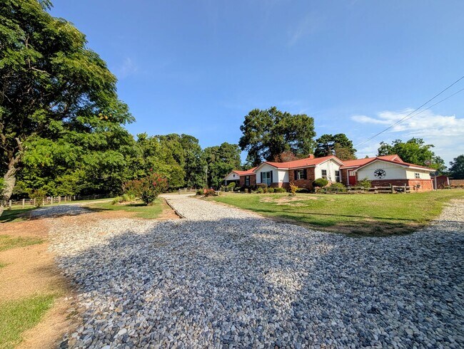 Building Photo - 6400 Gibson Ln