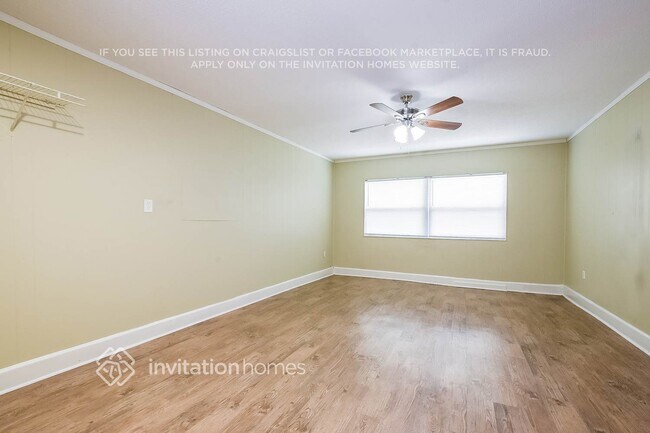 Building Photo - 204 N Alderwood St