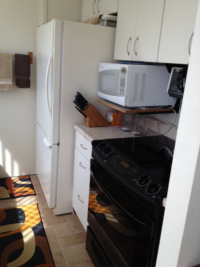 Building Photo - 444 Nahua: Furnished - 1 Bed/ 1 Bath/ 1 Pa...