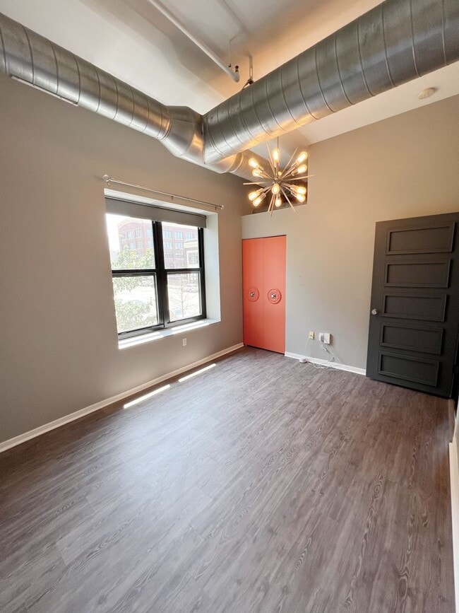 Building Photo - Modern 2-Bedroom Downtown KC Condo with Pa...