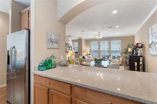 Building Photo - This Condo is The Perfect Blend of Comfort...
