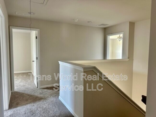 Building Photo - 5950 Green Ash Ct