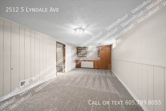 Building Photo - 2512 S Lyndale Ave