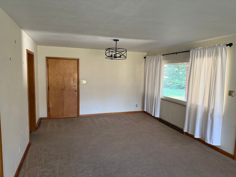 Dining Area - 1011 Woodland Dr