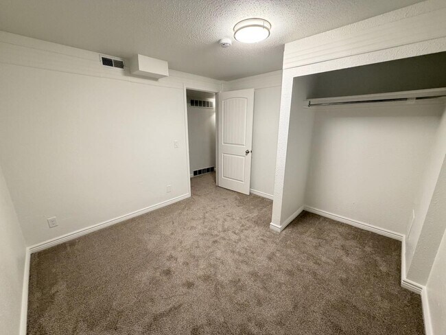 Building Photo - 1101 S 680 W