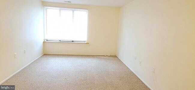 Building Photo - 18010 Chalet Dr