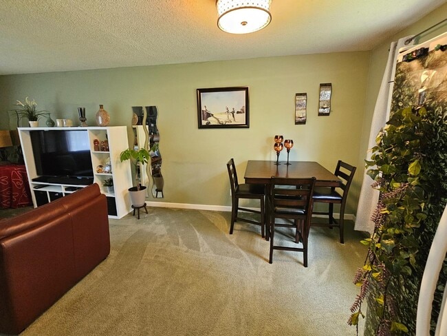 Building Photo - 625 Challedon Dr