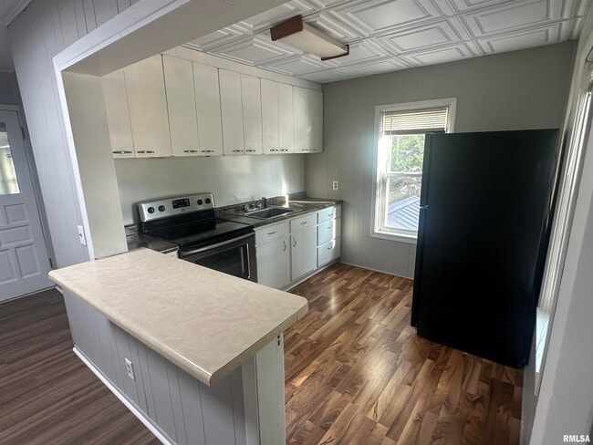 Building Photo - 405 S Main St