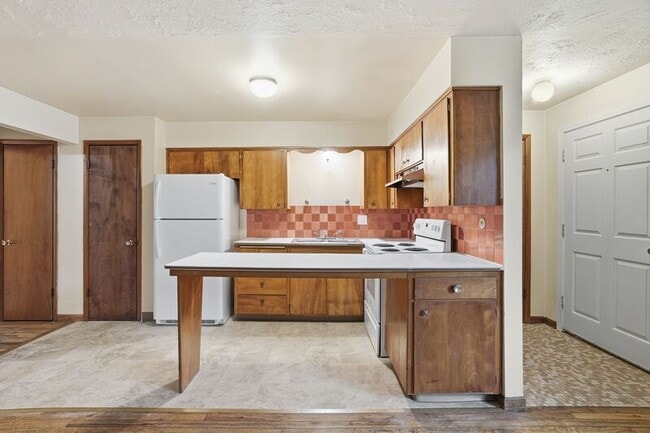 Building Photo - 1611 W 8th Ave