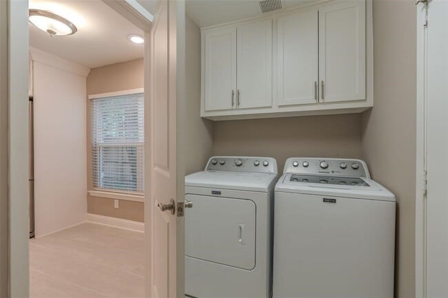 Building Photo - 144 S Deerfoot Cir