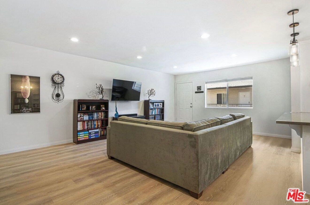 Building Photo - 4358 Mammoth Ave