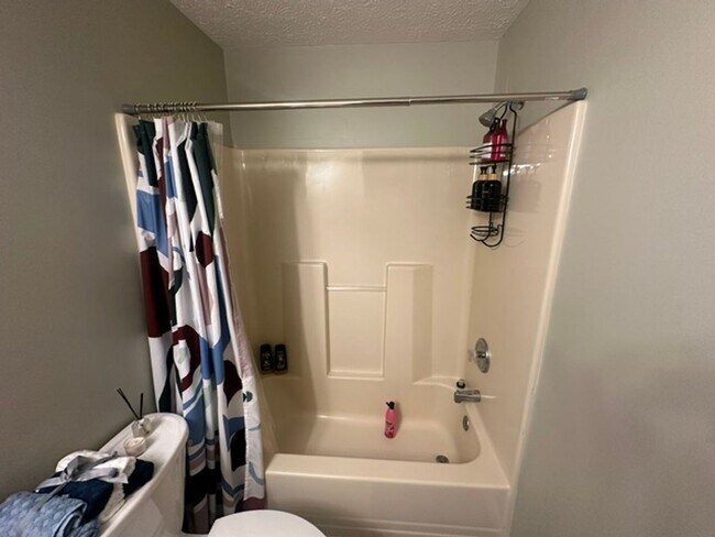 Building Photo - 3024 Estate Dr