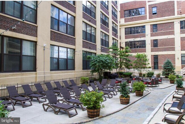 Building Photo - 1100 S Broad St