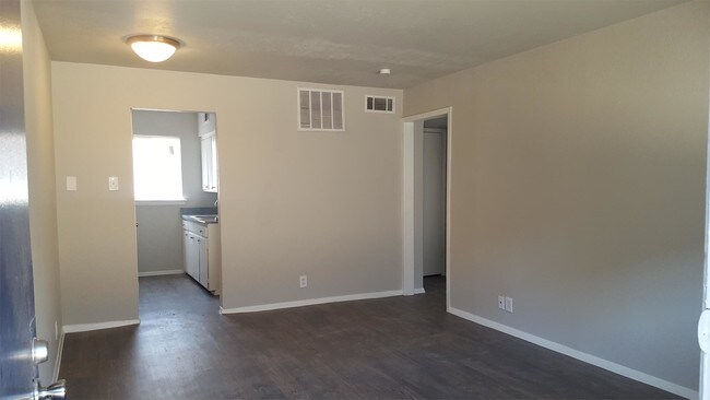 Building Photo - 711 N Ewing Ave