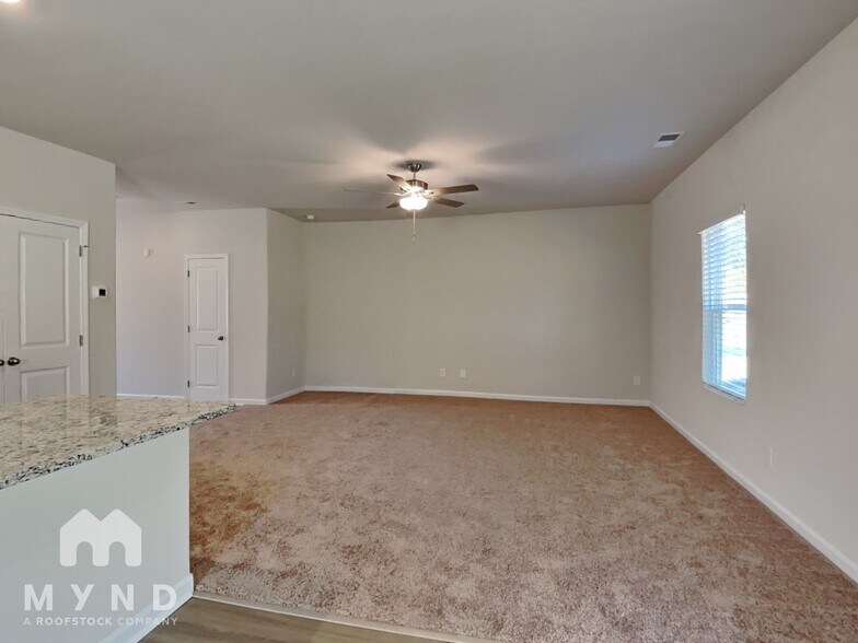 Building Photo - 402 Ivy Bank Dr