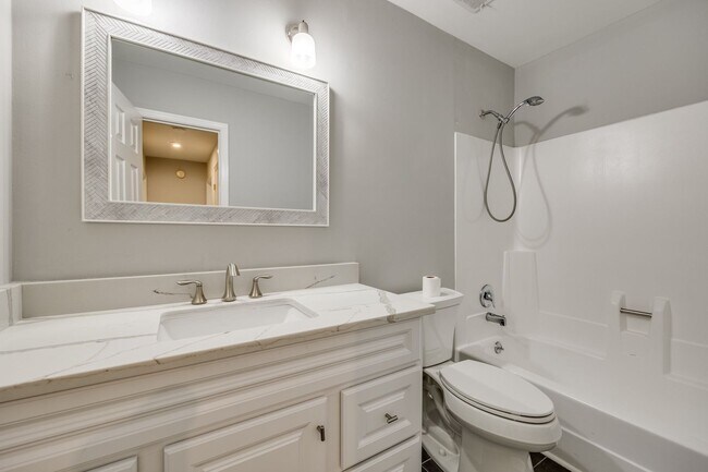 Building Photo - Beautiful 3 bedroom 2 full bath Ranch on a cul-de-sac in Charlotte's Walnut Creek community.