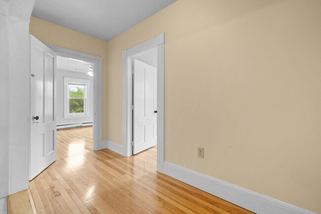 Building Photo - 106 Bismark St