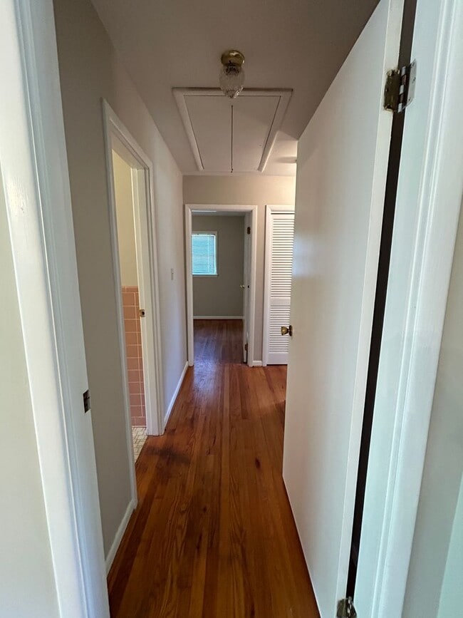 Building Photo - 1504 Cloverdale Road **MOVE IN SPECIAL**