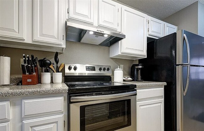 Building Photo - 1701 Signature Dr