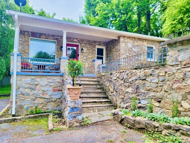 Building Photo - 952 Kinzley Ct