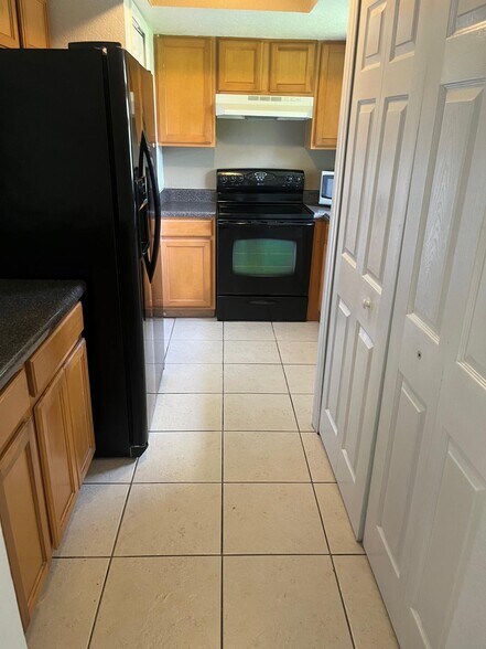 Building Photo - 4300 Hector Ct