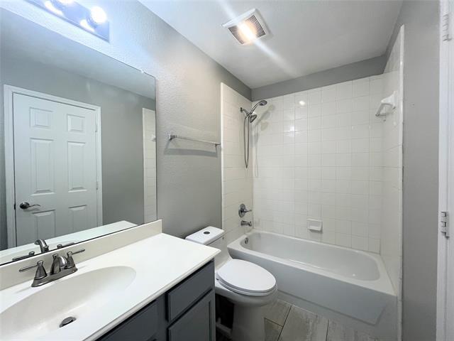 Building Photo - 5409 Highlands Dr