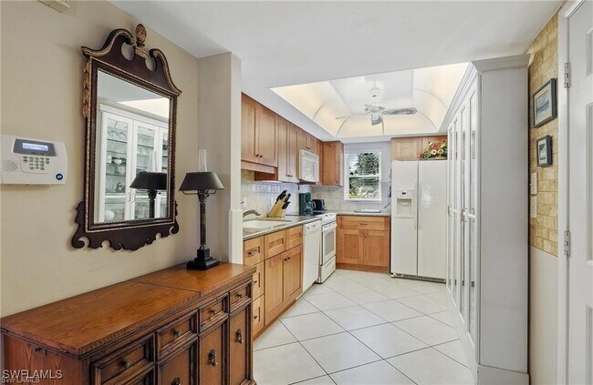 Building Photo - 27249 Pullen Ave