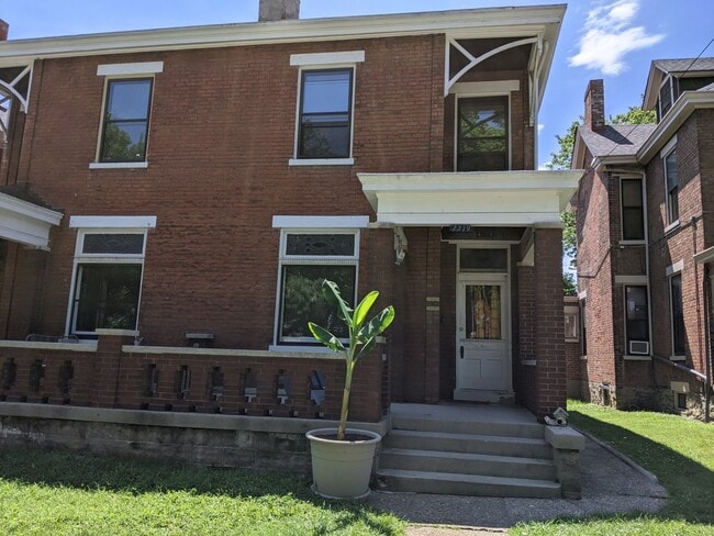 Building Photo - 2219 Scott St