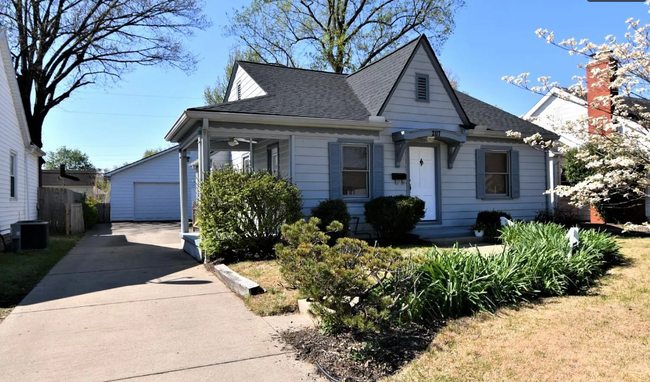Primary Photo - 2117 E Blackford Ave