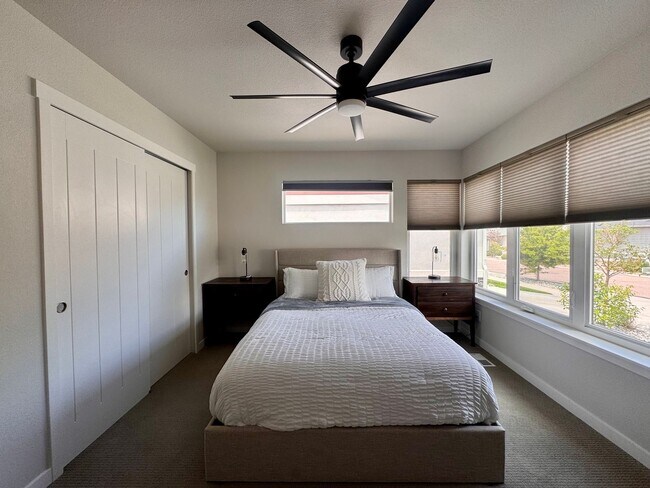 Building Photo - LUXURY 4 Bedroom home in NORTHGATE with Mountain Views