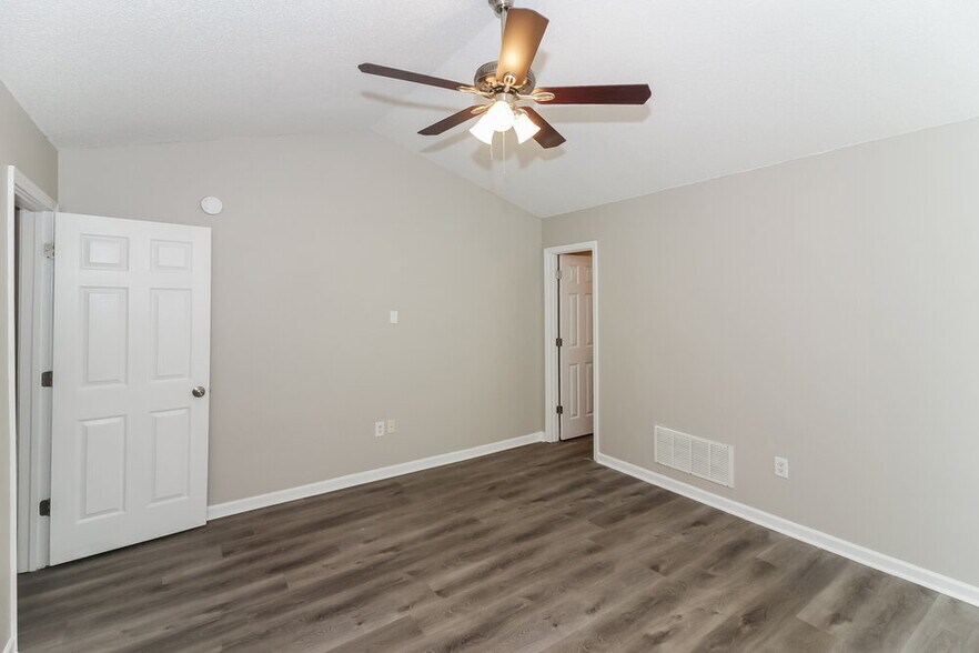 Building Photo - 10734 Ridgefield Dr