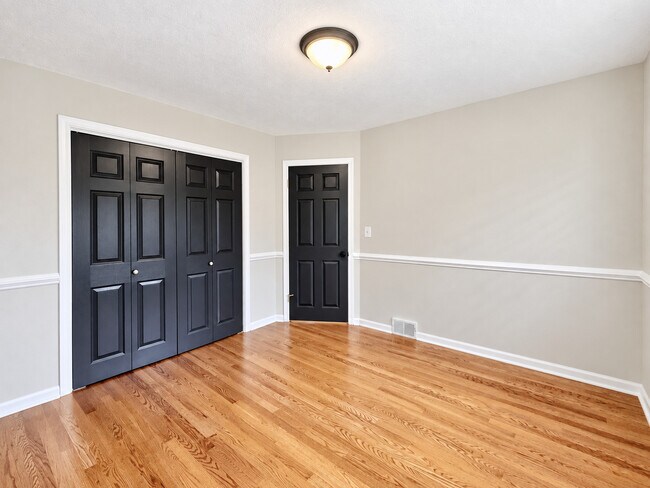 Building Photo - 21334 W Pepper Dr